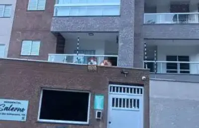 Apartamento com todo conforto com armários embutidos