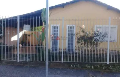 Casa de esquina com 2 dormitórios e edícula - excelente localização