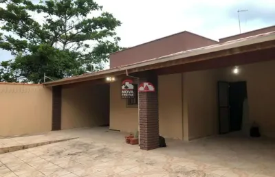 Excelente casa térrea  3 dorms, há  poucos metros da praia