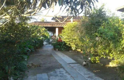 Casa à venda - excelente localização próxima à praia.