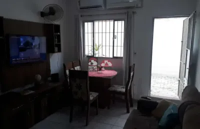 Excelente oportunidade vendo  casa em condomínio na martim de sá a poucos metros da praia!
