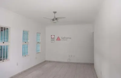 Ampla residência para locação com 3 dormitórios e 3 vagas de garagem