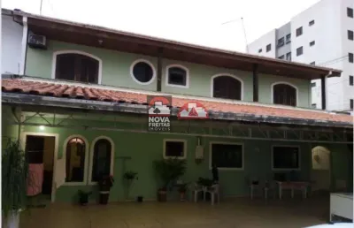 Sobrado de esquina com 3 dormitórios, sacada e cozinha industrial ? ótima localização!