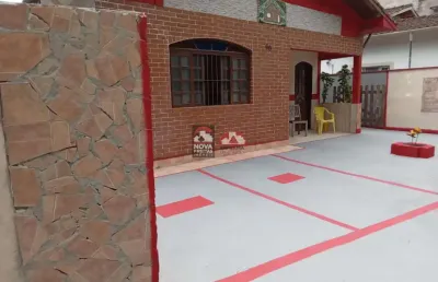 Casa à venda ampla com área de lazer e vista para a natureza!