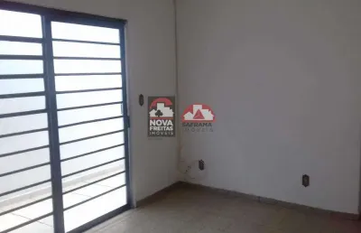 Casa com 2 quartos para alugar na Rua Frutal, 482, Bosque dos Eucaliptos, São José dos Campos