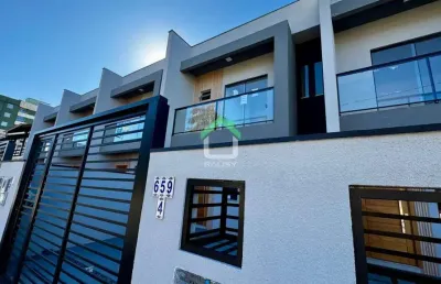 Casa à venda na Rua Pavão, 659, Costa e Silva, Joinville
