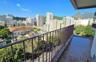 Apartamento à venda na rua ipiranga, laranjeiras, rio de janeiro. varanda com vista panorâmica, 2 q