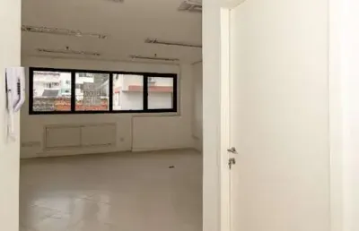 Sala comercial para alugar na Avenida Luiz Manoel Gonzaga, 351, Três Figueiras, Porto Alegre