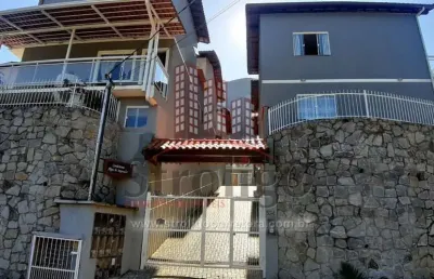 C430 casa com 3 quartos em condomínio fechado cônego, nova friburgo-rj