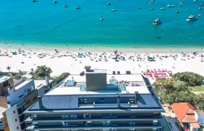 Apartamento personalizado e decorado 03 suítes pé na areia jurere.