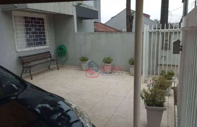 Sobrado à venda no bairro gralha azul – fazenda rio grande