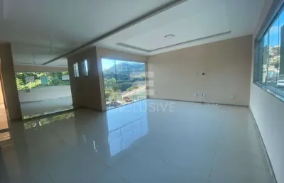 Cobertura com 3 quartos, 1suíte, sacada, sala ampla nas braunes
