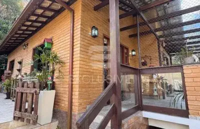 Casa com 3 dormitórios à venda, 200 m² por r$ 720.000,00 - mury - nova friburgo/rj