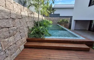 Sobrado para venda possui 364 metros quadrados com 4 quartos