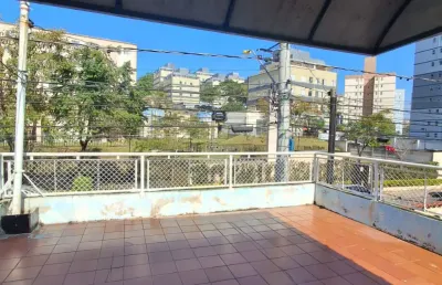 Casa com 2 quartos para alugar na Avenida Sara Zirlis, Vila Lutécia, Santo André