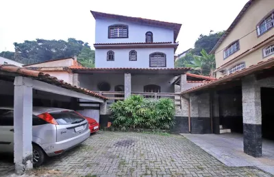 Casa com 5 quartos à venda no Retiro, Volta Redonda 