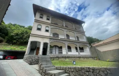Amplo apartamento com 4 quartos 1 suíte no bairro sessenta / volta redonda