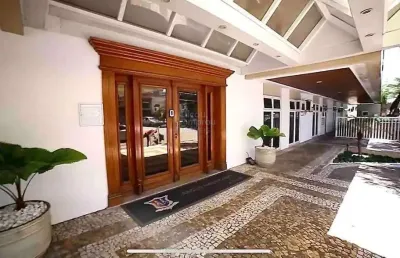 Alugo flat 2 quartos com servicos incluso  .... 1 vaga de garagem  portaria 24 horaas
