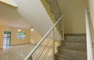 Casa com 4 quartos para alugar na Avenida Washington Luís, Gonzaga, Santos