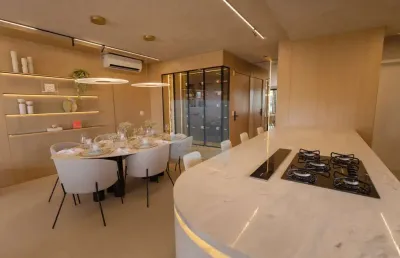 Apartamento alto padrão decorado – 4 suítes, 261m² privativos e 4 vagas – posição solar privilegiada