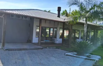 Casa em condomínio | 4 quartos (2 suítes) + 4 vagas