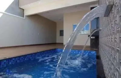 Casa à venda com piscina, 3 quartos, armários embutidos e espaço amplo em rio verde - go