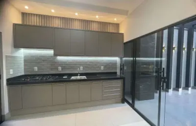 Casa à venda em rio verde - go com churrasqueira, espaço amplo, 3 quartos, e armários embutidos