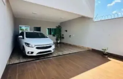 Casa à venda com armários embutidos, garagem ampla e 3 quartos em rio verde - go