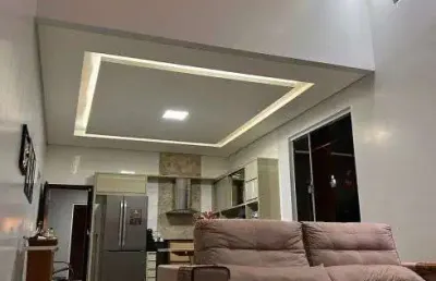 Casa à venda com churrasqueira, 3 quartos e armários embutidos em rio verde - go
