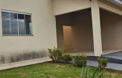 Casa à venda em rio verde - go com churrasqueira, armários, espaço amplo e 3 quartos