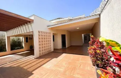 Casa à venda com 4 quartos, churrasqueira e cômodos amplos em rio verde - go