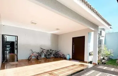 Casa à venda com armários em todos os quartos, churrasqueira e amplo espaço no agreste em rio verde