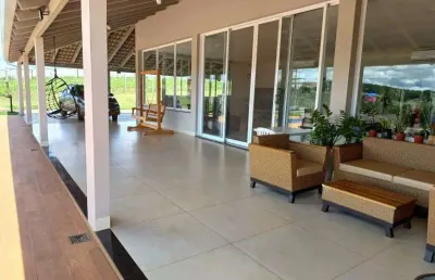 Casa à 3 minutos da unirv à venda com piscina, espaço amplo, área gourmet e 3 suítes em rio verde go