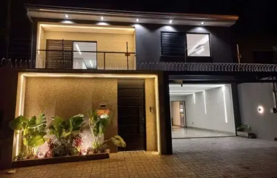 Sobrado a venda com 4 quartos otima localização em rio verde go