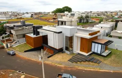 Sobrado à venda com piscina, armários embutidos, churrasqueira e 4 suítes em rio verde - go