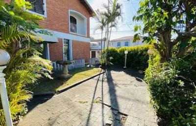Casa com 4 dormitórios com 2 suítes com 6 vadas de garagem