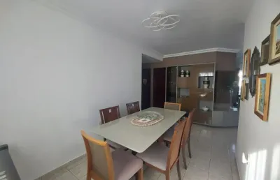 Vende apartamento amplo com 03 quartos 90m² predio de escada