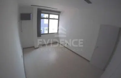 Sala comercial com 30 m², sol da manhã, ambiente iluminado e aconchegante.
