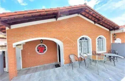 Casa com 3 quartos à venda na Rua Piauí, 1000, Centro, Vinhedo