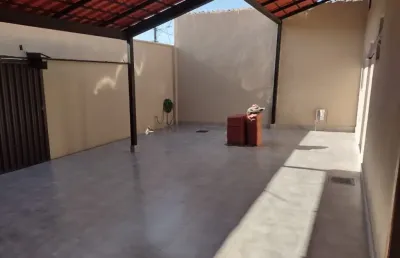 Casa com 4 quartos sendo 2 suítes e 2 semi suítes e mais escritório