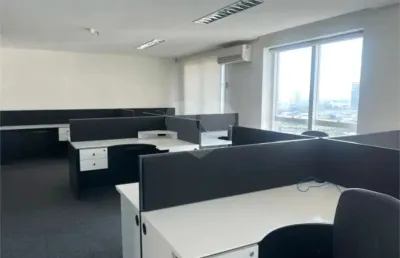 Sala comercial para alugar na Praça Tomás Morus, Lapa, São Paulo