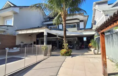 Casa no condomínio sandlake com 273 m, quatro quartos con suites