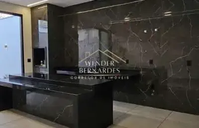 Casa com pé-direito alto, piscina e acabamento de luxo - praça alto umuarama