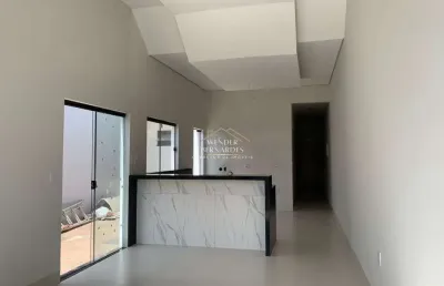 Casa nova no novo mundo: pé direito alto e acabamento premium.