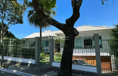 Casa com 3 quartos à venda na léia duarte jardim, 100, jardim brasília, resende por r$ 2.200.000