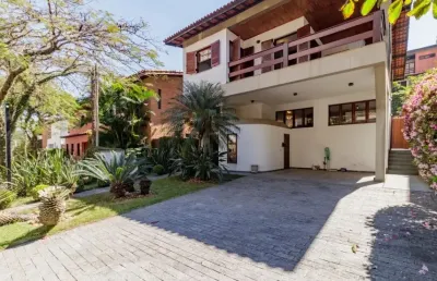 Casa em condomínio à venda com 4 quartos, sendo 3 suítes e 285m².
