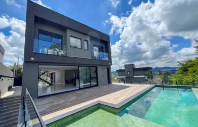 Casa com 318m² e 4 suítes à venda no reserva santa anna.