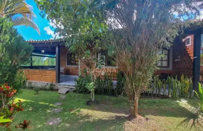 Casa aconchegante com 4 quartos e excelente terraço em condomínio!