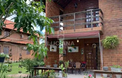 Chalé com 3 suítes em condomínio fechado à 450 m da br