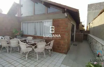 Casa com 6 quartos em condomínio muito bem localizado